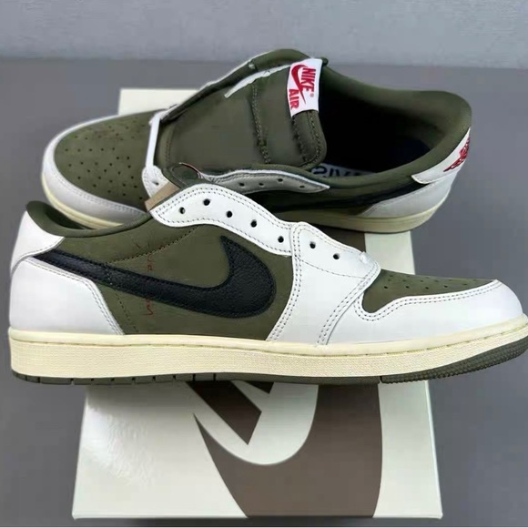 DS NIKE AIR JORDAN 1 Retro Low OG SP x TRAVIS SCOTT 